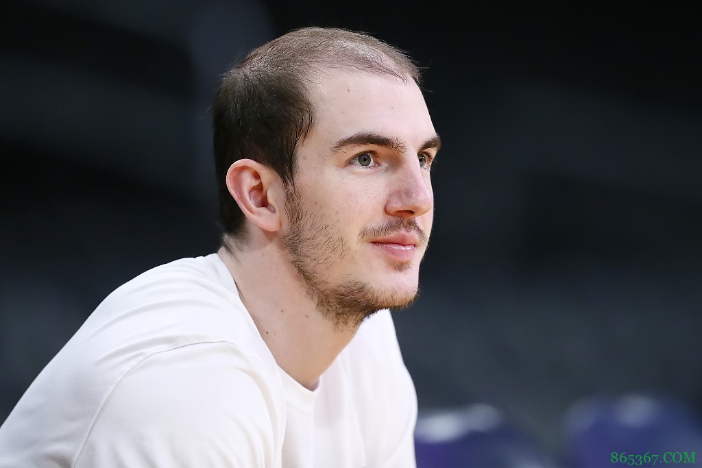 队记：骑士寻求在自由市场上补充组织者 目标卡鲁索&麦康纳