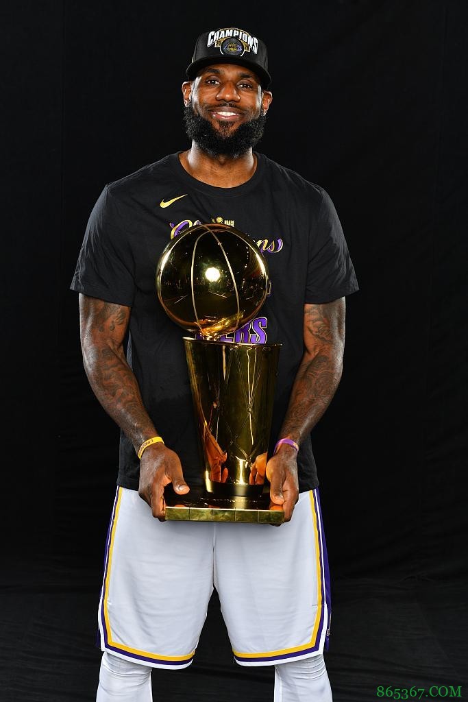 詹姆斯:无论还能打多久 我真心希望能在湖人结束职业生涯