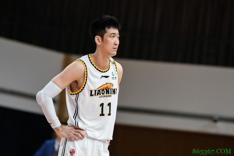 辽篮官方：刘志轩右手第四掌骨骨折 预计需要32周时间康复