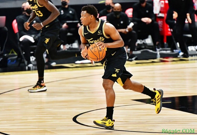 Stein：鹈鹕通过交易获得了薪资空间 能够追求自由球员洛瑞