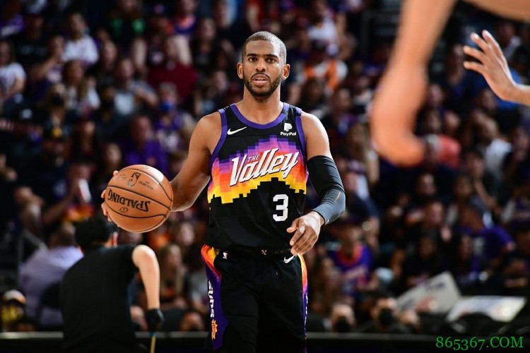 布克：保罗是有史以来最好的控卫之一 这是事实 每个人都知道