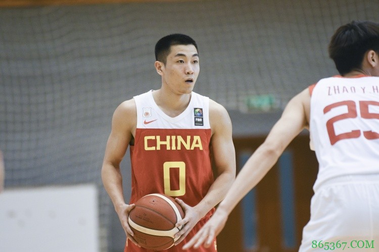 苏群：三人篮球中国队还未决定高诗岩和陈培东谁打正选控卫
