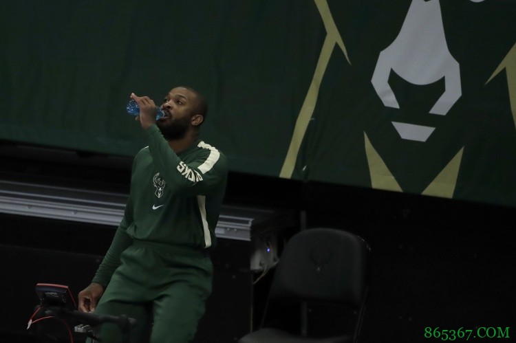 塔克:目前0-2局面与当时落后篮网的情况完全不同