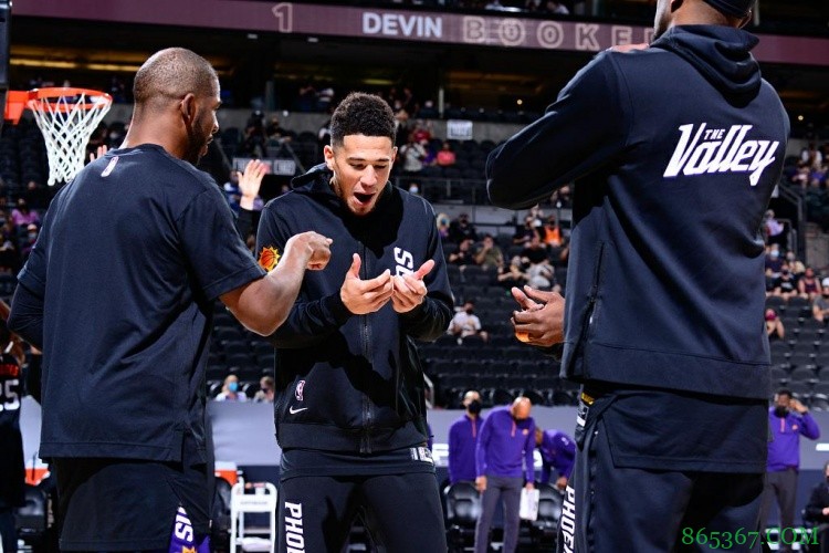 布克:我整个高中时期都穿保罗的鞋打球 CP3刻在我的篮球生涯里