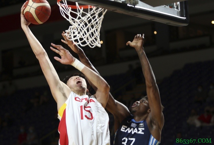 周琦谈落选赛：看到了与世界强队的差距 要努力训练加强身体对抗