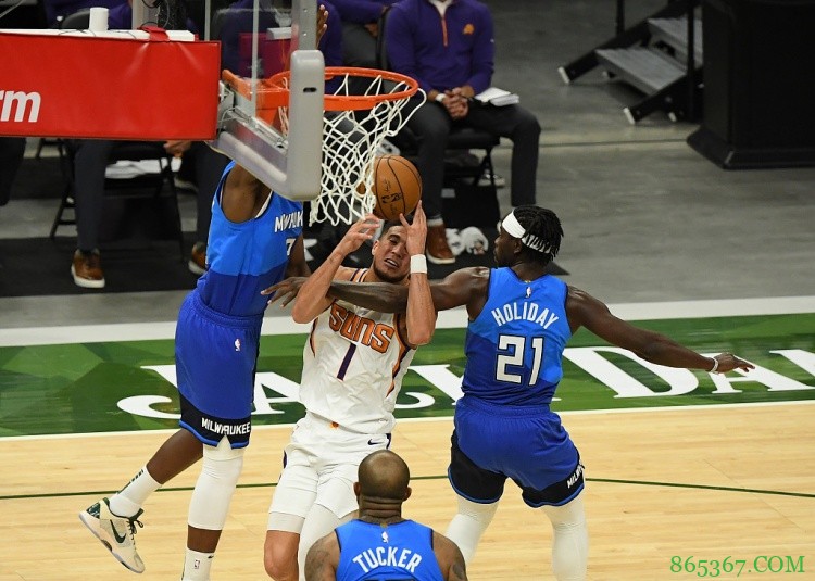 Shams：霍勒迪&布克&米德尔顿将在总决赛结束后前往美国队报到