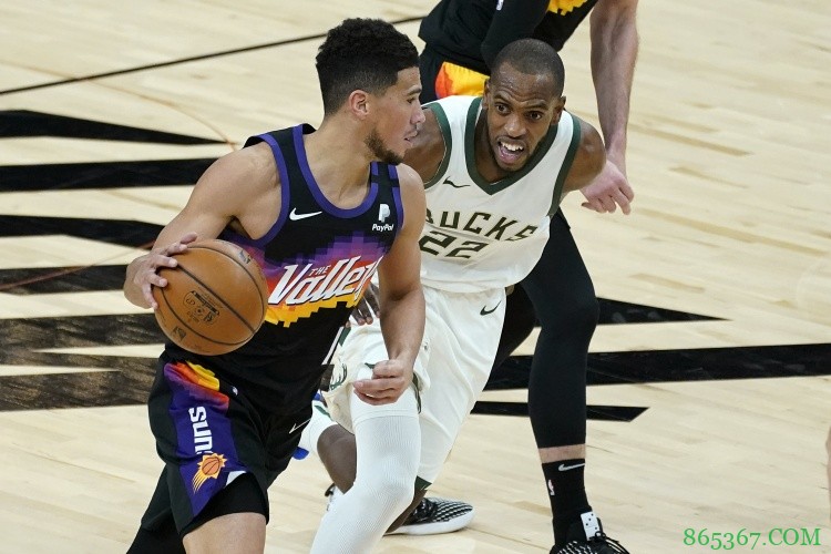 布克&米德尔顿总决互砍40+历史第4对 最近一次是奥尼尔&艾弗森