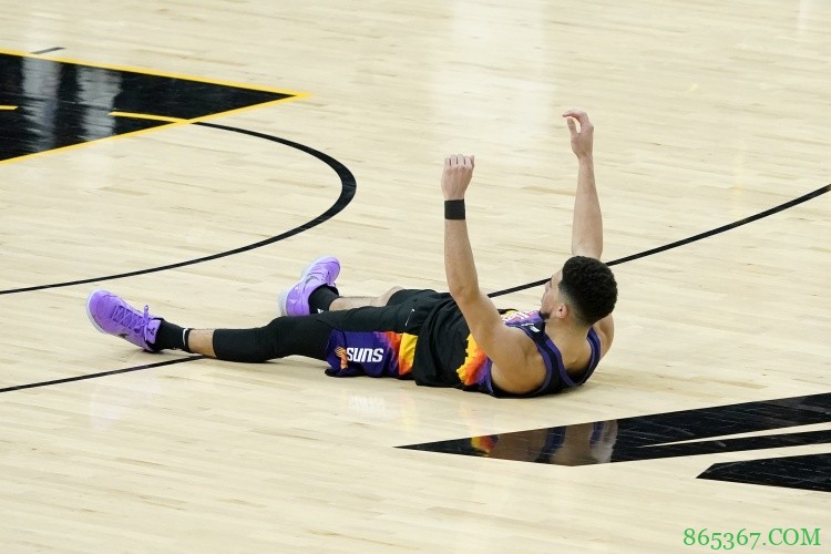 布克总决赛单场投进7记三分 历史第11位