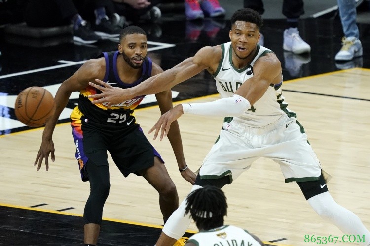 布登谈字母哥健康状况:今天的检查一切正常 他目前感觉很好