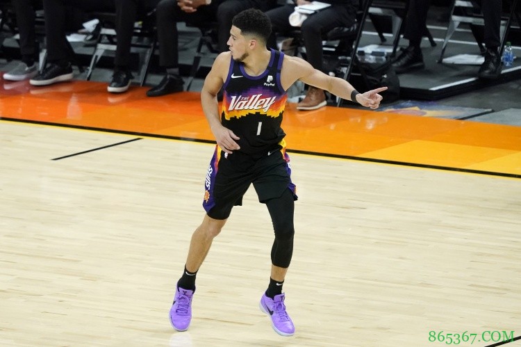 官方：布克获得NBA2020-21赛季社区关怀奖