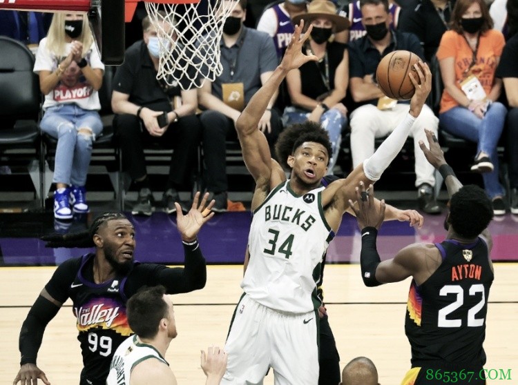 字母哥：想要拿下这个系列赛 就得靠精神支撑了