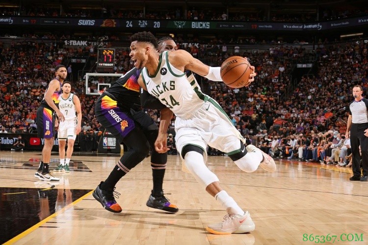 字母哥总决赛2次砍下40+ 已经并列历史第7