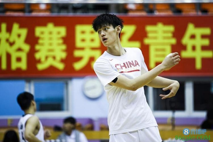 贾磊:曾凡博未在U19球员注册表上签字 面临无球可打的局面