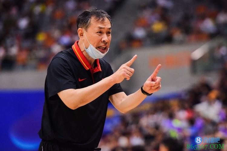 热身赛-中国女篮不敌浙江男篮青年队 韩旭20分7篮板