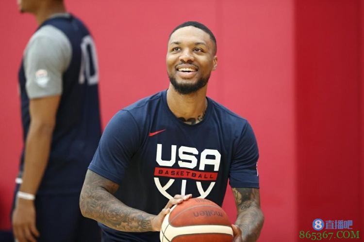图集警告!美国男篮备战奥运 众将开怀大笑&KD标志性玩手机