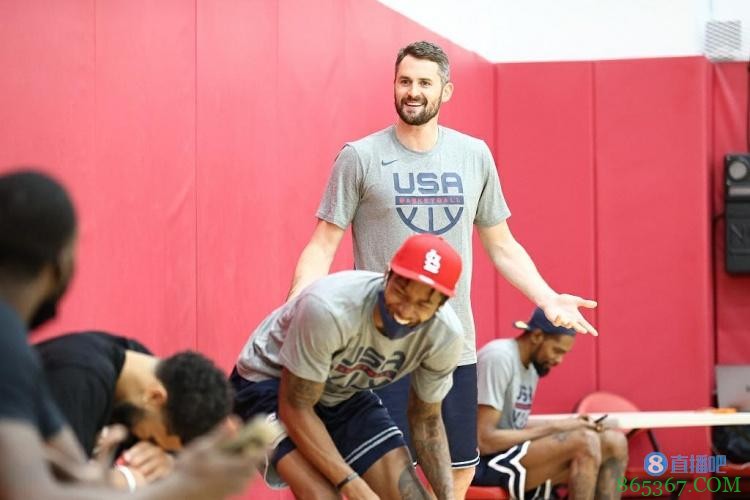 图集警告!美国男篮备战奥运 众将开怀大笑&KD标志性玩手机