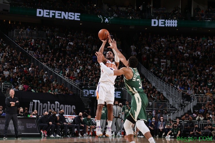 保罗：我们要想办法阻止字母哥 全队会为明天比赛做好准备