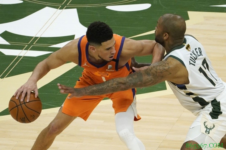 布克：这辈子我还没如此受伤过 更衣室一片沉寂