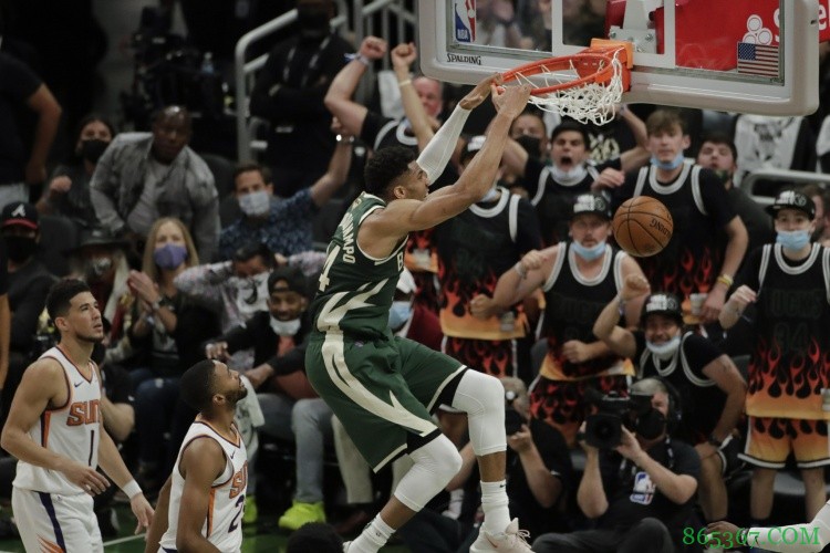 字母哥:不管我们落后16分还是总比分0-2落后 都会尽全力去竞争