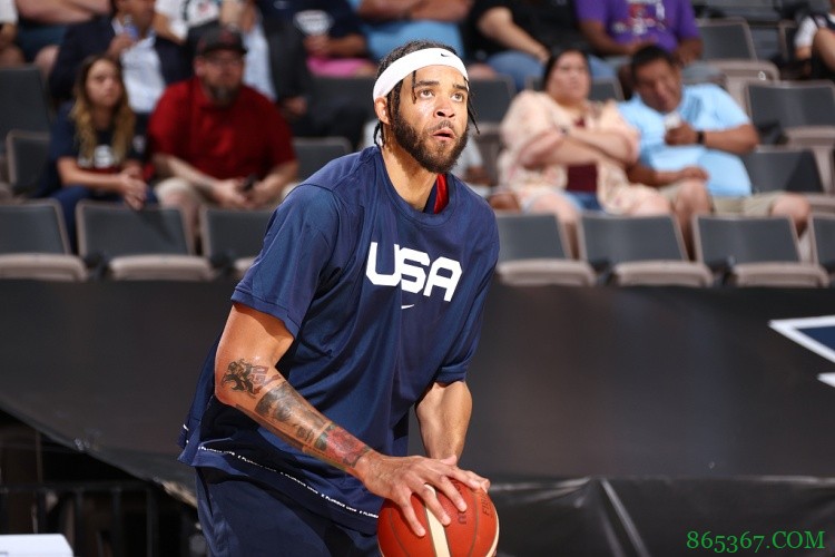 记者问“你妈妈还活着吗？” 麦基转推表达不满