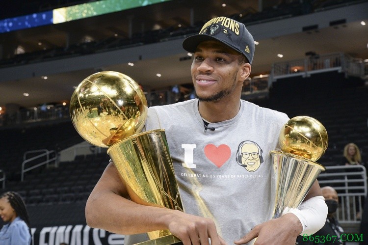 字母哥单次总决赛3次砍下40+ 比肩乔鲨詹Logo男&历史第6人