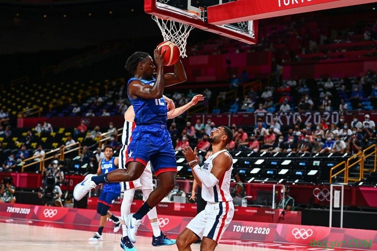 霍勒迪：很多NBA会吹的犯规 在国际赛场上不会吹