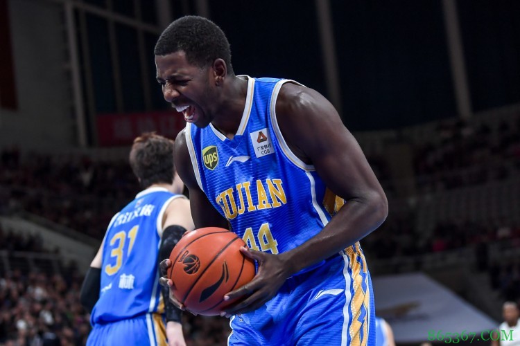 尼克尔森:祝中国和老队友们接下来比赛好运并保持健康