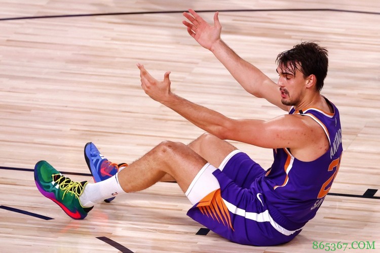 蒙蒂:萨里奇的受伤让人心碎 他对这样的结果感到震惊和难过