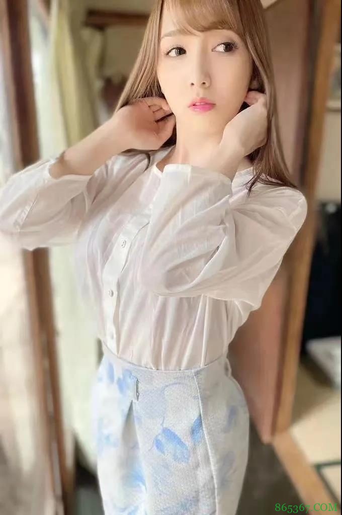 国民偶像友田彩也香 神似板野友美深受绅士喜爱