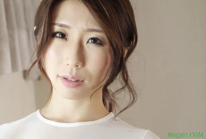 榨汁姬筱田步美 风格豪放街头上演活春宫