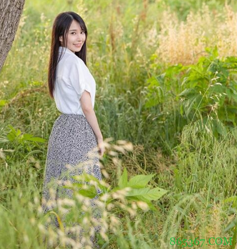 椿小春MOGI-001 准新娘婚前进业界寻乐