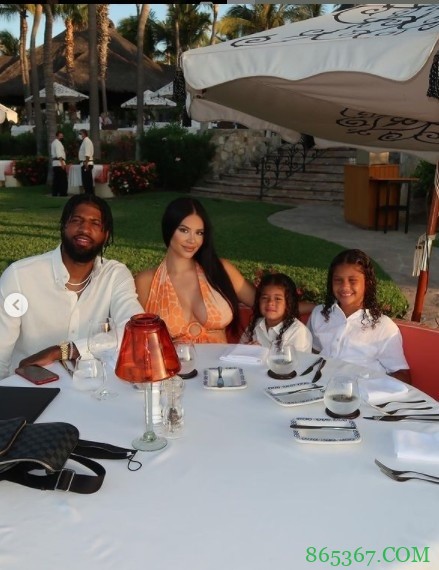 泡椒晒与女友以及女儿度假照:和我的宝贝们度过了一个愉快假期