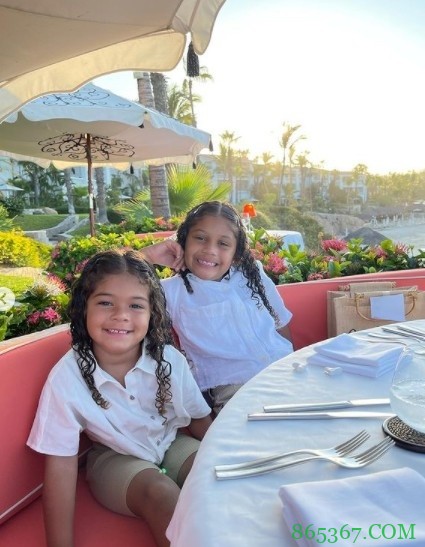 泡椒晒与女友以及女儿度假照:和我的宝贝们度过了一个愉快假期