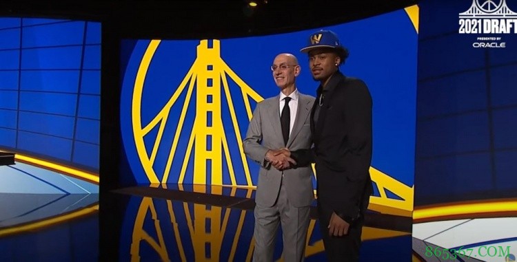 比尔发推祝贺摩西-穆迪：恭喜你 兄弟