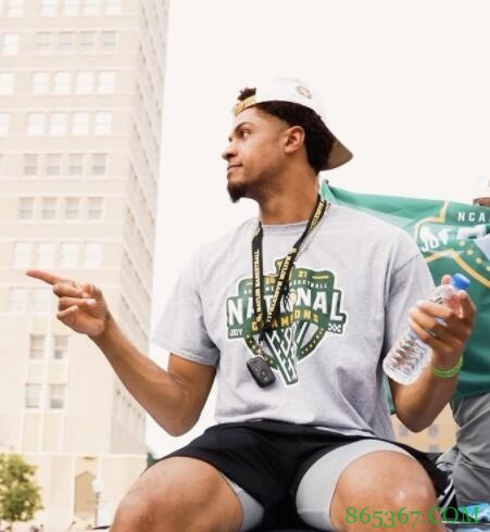 名记:爵士与马西奥-蒂格签下一份Exhibit 10合同