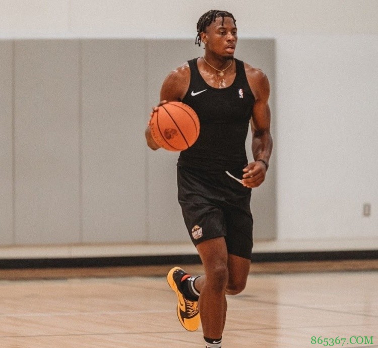 名记：落选秀特里-泰勒与步行者签下一份训练营合同