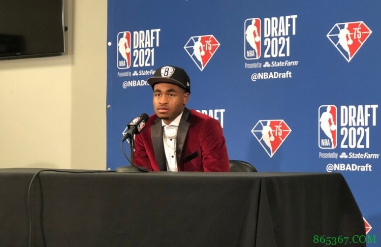 卡梅隆-托马斯:我和三巨头都是得分手 你从不会嫌得分太多