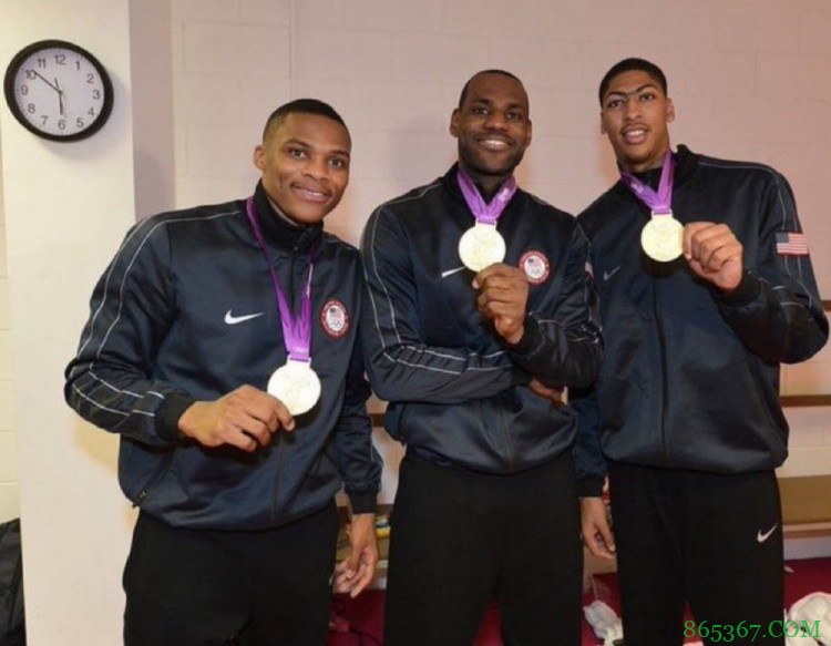 洛杉矶记者：威少与詹眉在詹姆斯家举行的一次晚宴上计划组队