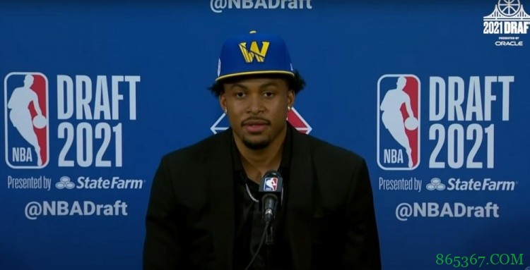 穆迪：勇士有多位伟大的老将 这样的环境下我必须变好