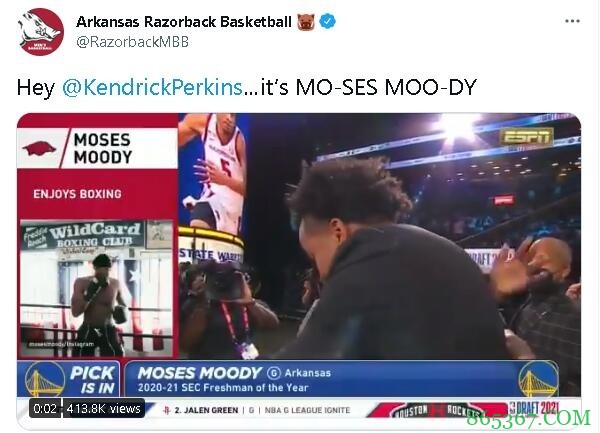 这名字烫嘴！帕金斯在直播中连续念错摩西-穆迪名字