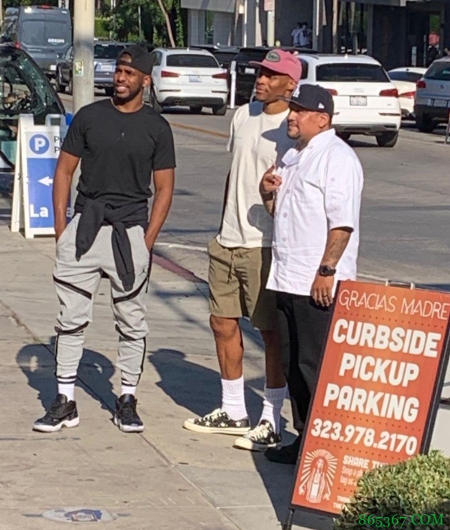 咦？保罗与湖人新援威少共同现身洛杉矶街头