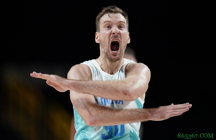 像不像？德拉季奇模仿弟弟佐兰庆祝动作