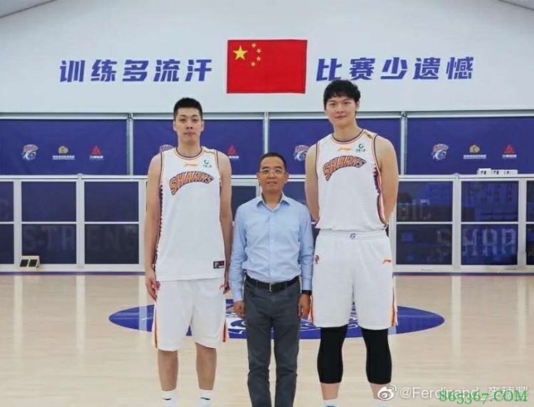 即将官宣？任骏威身穿上海男篮球衣现身训练场的照片流出
