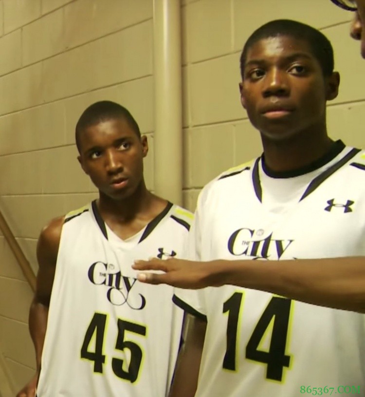 米切尔晒与好友帕斯卡尔旧时合影:疯狂的轮回