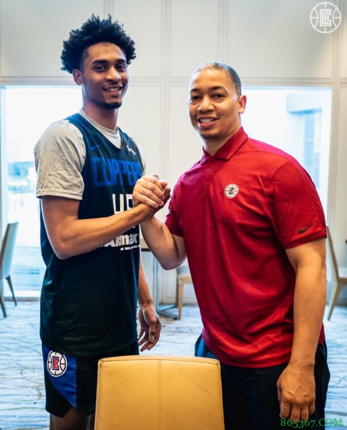 官方：快船与21号秀基恩-约翰逊正式签约