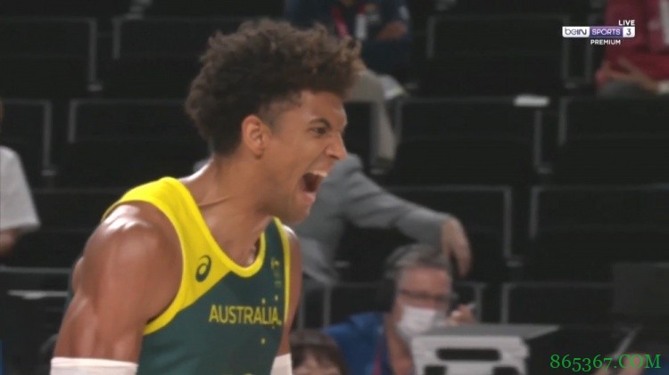 东契奇半场最后一攻蹭犯规未果 塞布尔反击超远双手炸框！