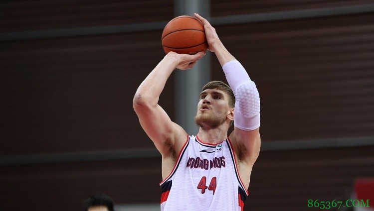 媒体人：上赛季效力于广州男篮的哈斯近期将返回CBA联赛