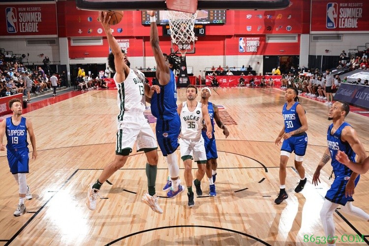 ?夏联-诺瓦30+8+6 斯科拉布24+10 雄鹿险胜快船