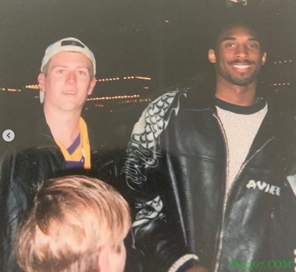 科比湖人首秀球鞋将被拍卖 成交价预计最高可达50万美元