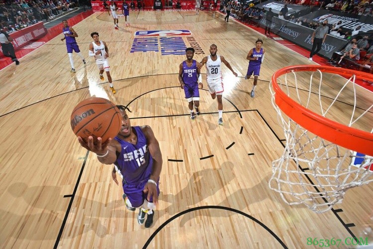 ?夏联-金16分 米切尔12分 霍姆斯利17分 国王大胜奇才